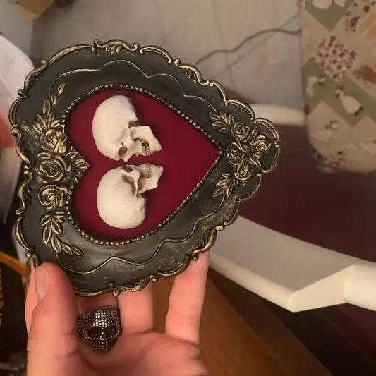 Heart-Shaped True Love Skull Ornament – Framed Miniature Skeleton Decoration for Halloween & Gothic Decor